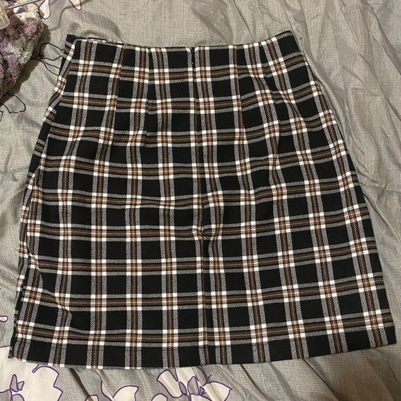 Plaid Brandy Melville Cara Skirt - Picture 2 of 5